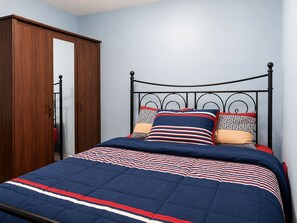 Unclassified image, 2 of 12, button - Private Suite | Queen Bed, Living Room & Entrance (Pickering)