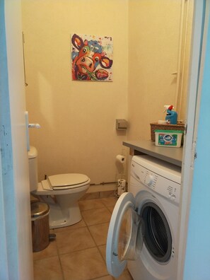 Unclassified image, 3 of 11, button - Vrbo Property (Saint-Amant-Tallende)