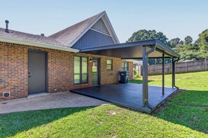 A brick house with a covered patio and a fenced yard. - Near 17 Springs Spacious 3BR Millbrook Home (Millbrook)