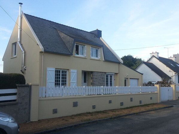 Unclassified image, 1 of 9, button - Vrbo Property (Plouha)