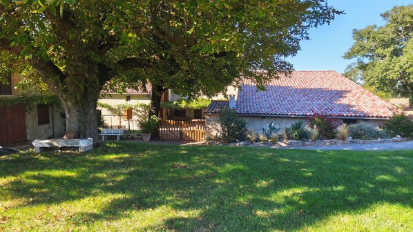 Unclassified image, 1 of 17, button - Vrbo Property (Montmeyran)