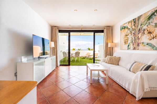 Living area - Brand-new duplex with sea views. (CN)