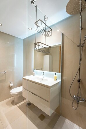 Bathroom - Brand-new duplex with sea views. (CN)