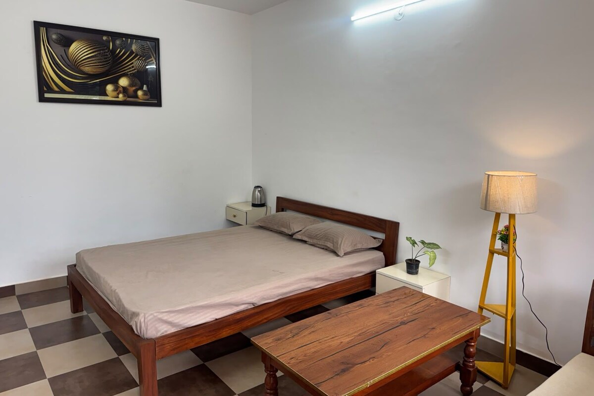 Classic Double Room, 1 Katil Ratu (Queen), Balcony, Mountain View | Meja, ruang kerja komputer riba, Wi-fi percuma 