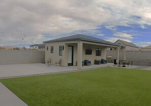 Unclassified image, 4 of 18, button - Cozy 1-bedroom bungalow in fabulous Page with AC and a spacious yard and patio. (Page)