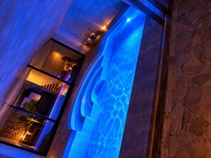 A spa area with a hot tub and a stone wall. - Villa Malika Private Luxury Villa Marrakech (Marrakech)