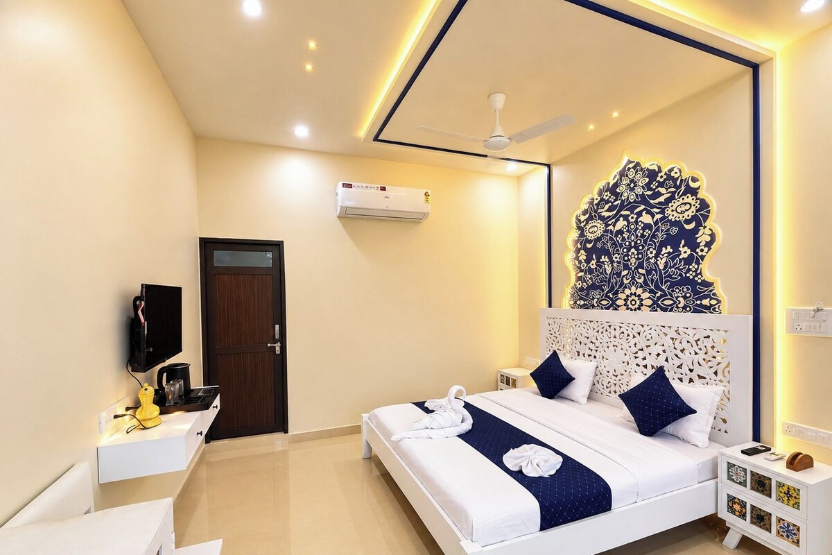 Superior Double Room | Laptop workspace, free WiFi