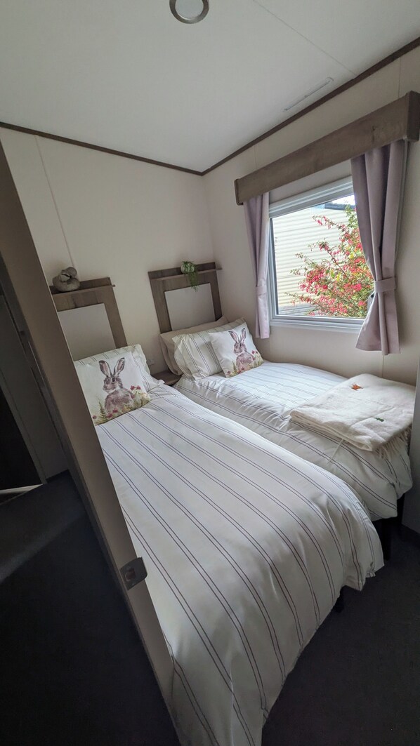 Unclassified image, 1 of 20, button - Caravan Sleeps 6 With Access to Indoor Pool (Dunbar)