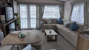 Unclassified image, 3 of 20, button - Caravan Sleeps 6 With Access to Indoor Pool (Dunbar)