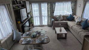 Unclassified image, 5 of 20, button - Caravan Sleeps 6 With Access to Indoor Pool (Dunbar)