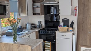 Unclassified image, 4 of 20, button - Caravan Sleeps 6 With Access to Indoor Pool (Dunbar)