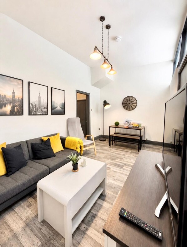 Unclassified image, 1 of 16, button - 3 Bedroom, 2 Bathrooms, Free Parking Near ABP Docks, Siemens, Saltend & Ferries (Kingston upon Hull)