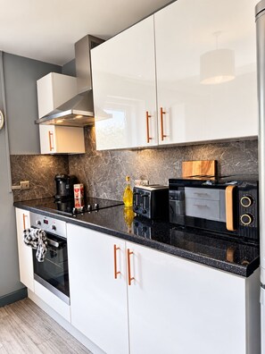 Unclassified image, 4 of 16, button - 3 Bedroom, 2 Bathrooms, Free Parking Near ABP Docks, Siemens, Saltend & Ferries (Kingston upon Hull)