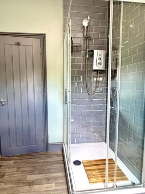 Unclassified image, 3 of 16, button - 3 Bedroom, 2 Bathrooms, Free Parking Near ABP Docks, Siemens, Saltend & Ferries (Kingston upon Hull)