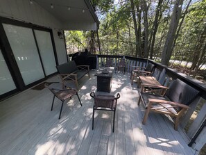 Outdoor dining - Your Perfect Poconos Getaway!
Pool, lake access, on a private golf course (Tobyhanna)