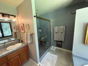 Unclassified image, 3 of 15, button - Nevada City Butternut Retreat (Nevada City)