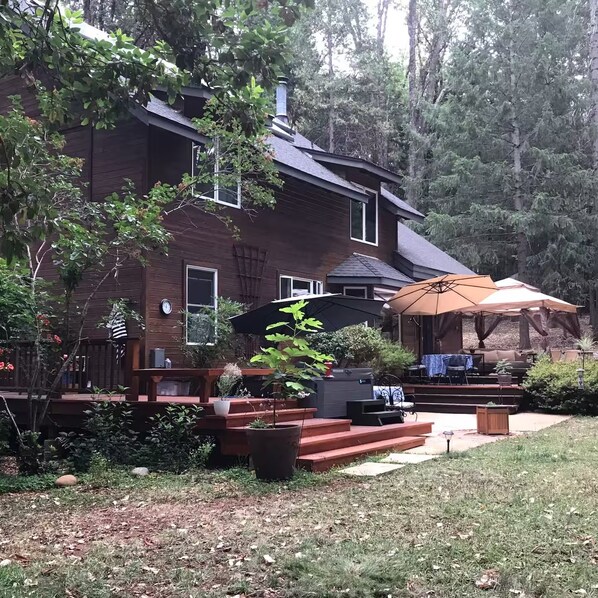 Unclassified image, 1 of 15, button - Nevada City Butternut Retreat (Nevada City)