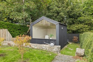 Unclassified image, 5 of 29, button - Stylish Cottage with garden near Mumbles beaches (Newton)