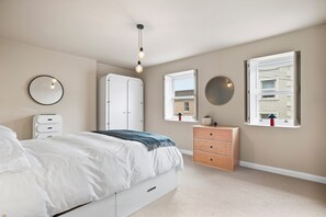 Unclassified image, 2 of 29, button - Stylish Cottage with garden near Mumbles beaches (Newton)