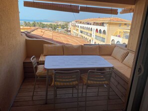 Unclassified image, 2 of 14, button - Vrbo Property (Sète)