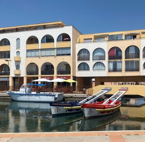 Unclassified image, 3 of 14, button - Vrbo Property (Sète)