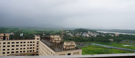 A view of a building with multiple floors and a balcony.