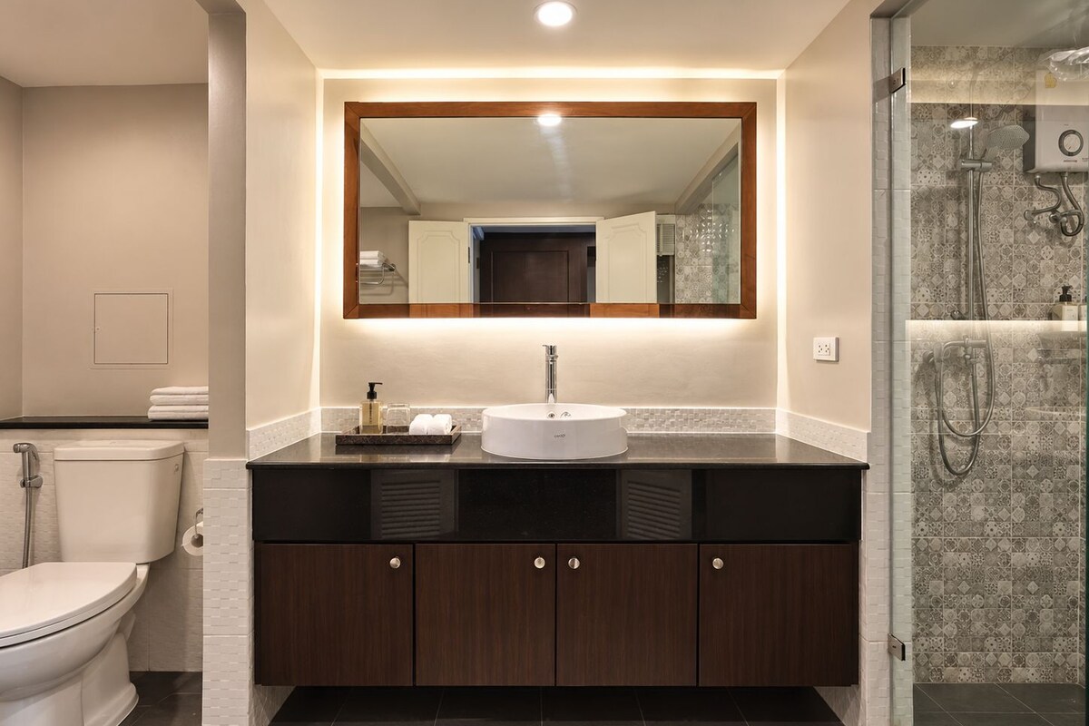 Deluxe Triple Room, City View | Bilik Mandi | Pengering rambut, tuala disediakan, sabun, syampu 