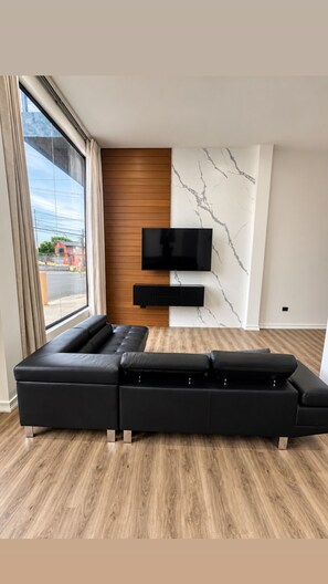 Unclassified image, 4 of 78, button - The Hive Luxury 2BR Town House  (scarborough)