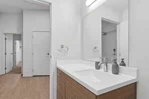 Unclassified image, 5 of 70, button - PremiumStays: Luxury acc for large groups and family - Downtown - Very central! (Cleveland)