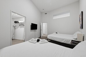 Unclassified image, 3 of 70, button - PremiumStays: Luxury acc for large groups and family - Downtown - Very central! (Cleveland)