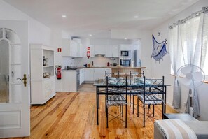 Dining - Blue whale. Fully furnished, renovated apartment in the city center and on the seaside promenade (Ponta Delgada)