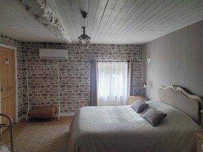 Unclassified image, 3 of 15, button - Vrbo Property (Savignac-les-Églises)