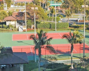 Sports court - Cozy 2-bedroom Marco Island condo w/ beach access, pool, & close to restaurants. (Marco Island)