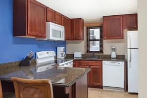 Private kitchen - Royal Sea Cliff 2BR Resort Suite Kona Coast (Kailua-Kona)