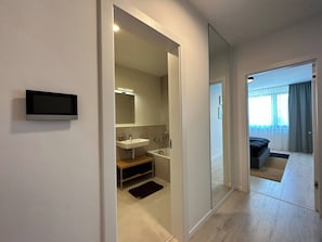 Room - Nivy, parking, close to the city center (Bratislava)
