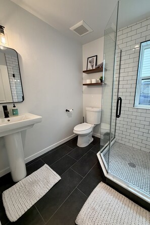 Bathroom - Modern 3BR Townhome Near Red Rocks, Golden & Downtown Denver (Lakewood)