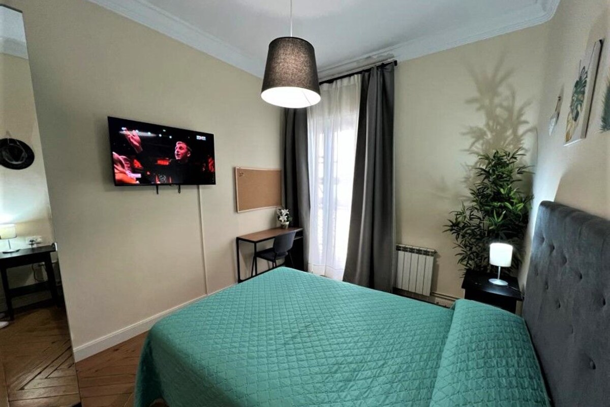 Habitación doble, baño compartido | Tabla de planchar con plancha y wifi gratis
