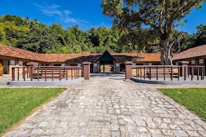 A courtyard with a cobblestone pathway leading to a central building with a green roof. - Inn w/ Shared Kitchen 780m From Beach Dab0012 (Porto Seguro)