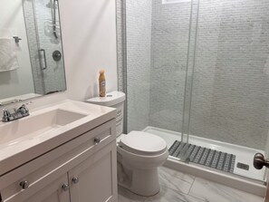 Unclassified image, 5 of 8, button - Spacious Denton 4BR, Sleeps 10, Yard + BBQ, by UNT, TWU & Denton Square (Denton)
