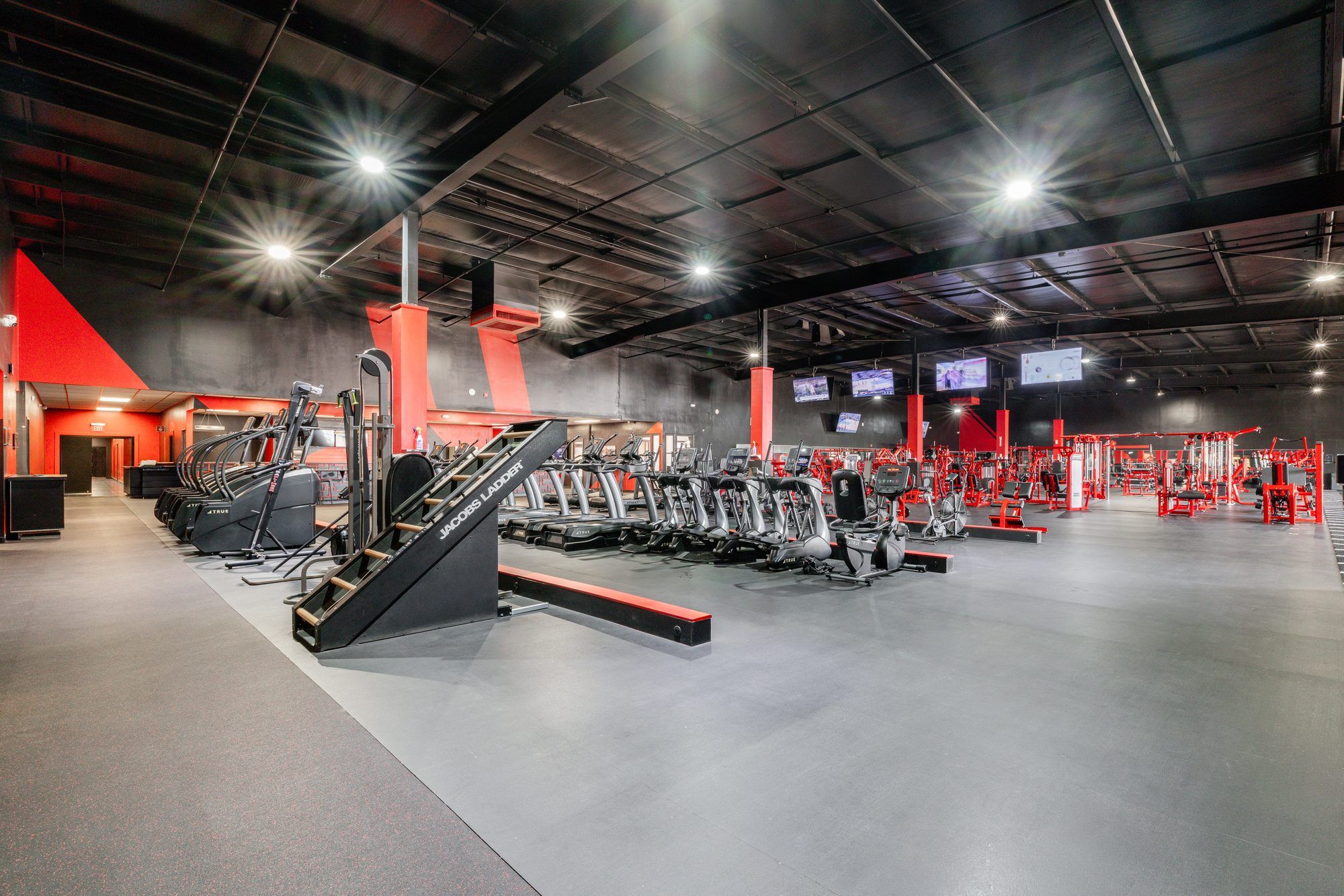 Equipamiento de fitness en la habitación