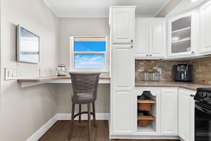 Private kitchen - 7th-Floor Bay & Gulf Views - Near Turtle Beach (Siesta Key)