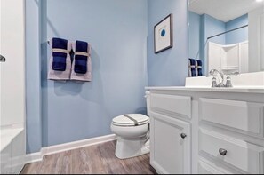Unclassified image, 4 of 24, button - Spacious 4BR Townhome, Sleeps 8, Canal Fulton (Canal Fulton)
