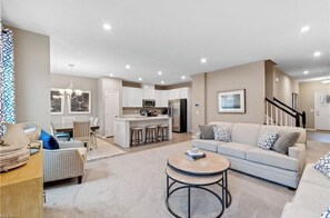 Unclassified image, 5 of 24, button - Spacious 4BR Townhome, Sleeps 8, Canal Fulton (Canal Fulton)