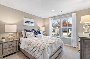 Unclassified image, 3 of 24, button - Spacious 4BR Townhome, Sleeps 8, Canal Fulton (Canal Fulton)