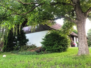 Unclassified image, 2 of 33, button - Vrbo Property (Lage)