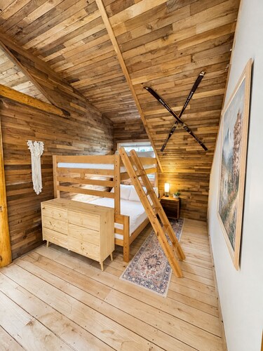 Snow & Soak | Private Hot Tub, Sauna & Cold Plunge Near Manning Park