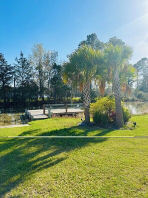 Property grounds - Amazing 3-bedroom house with private lake access and dock, (Manning)