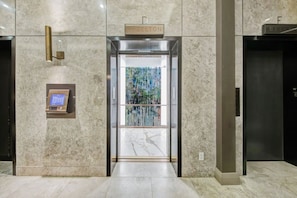 image (46) - Skyline 2BR Suite in Yorkville • 2 Baths & Kitchen (Toronto)