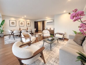 Unclassified image, 4 of 23, button - Penthouse Pacific Luxury King 4br (Miraflores)
