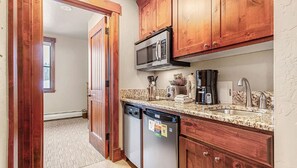 Private kitchen - Ski-In/Ski-Out Luxury 1 BR Suite at Grand Lodge on Peak 7 (Breckenridge)